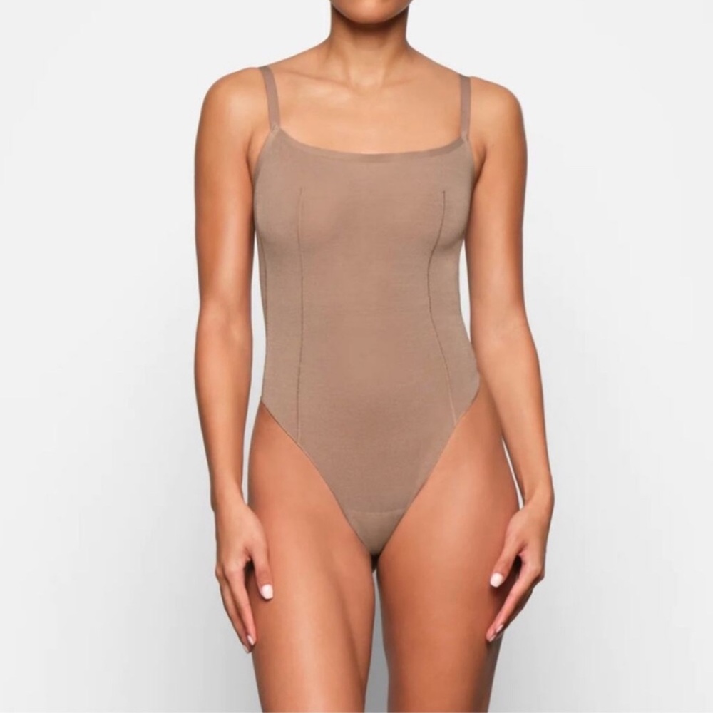 NEW Skims Sheer Sculpt Thong Bodysuit in Sienna Large
